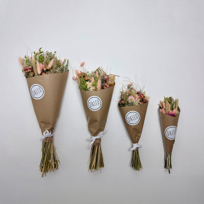 Strawflower Wren: Dried Strawflower Bouquet